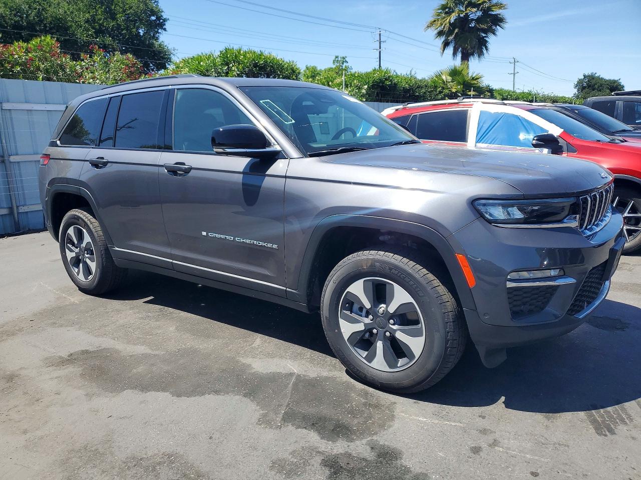2024 Jeep Cherokee VIN 1C4RJYB64R8505977 photo 4