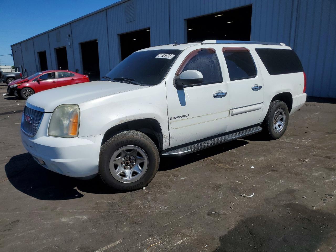 2008 GMC Yukon VIN 1GKFK668X8J188122 photo 1
