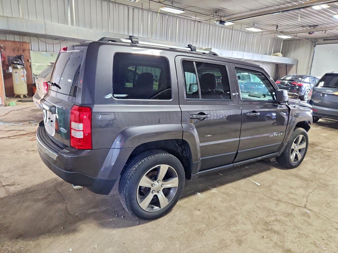 2016 Jeep Patriot VIN 1C4NJRFB3GD586101 photo 3