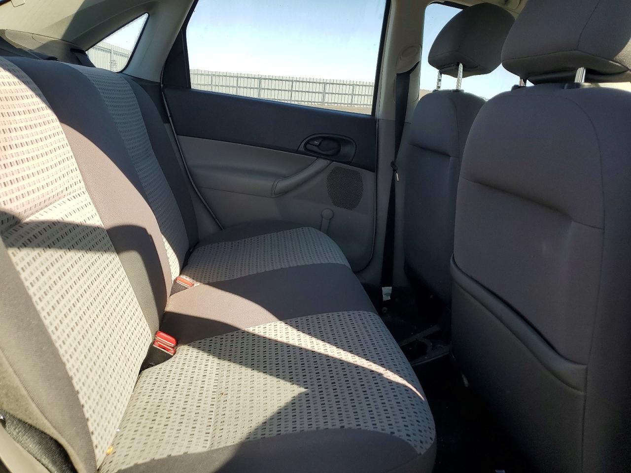 2007 Ford Focus VIN 1FAFP34N27W354435 photo 10