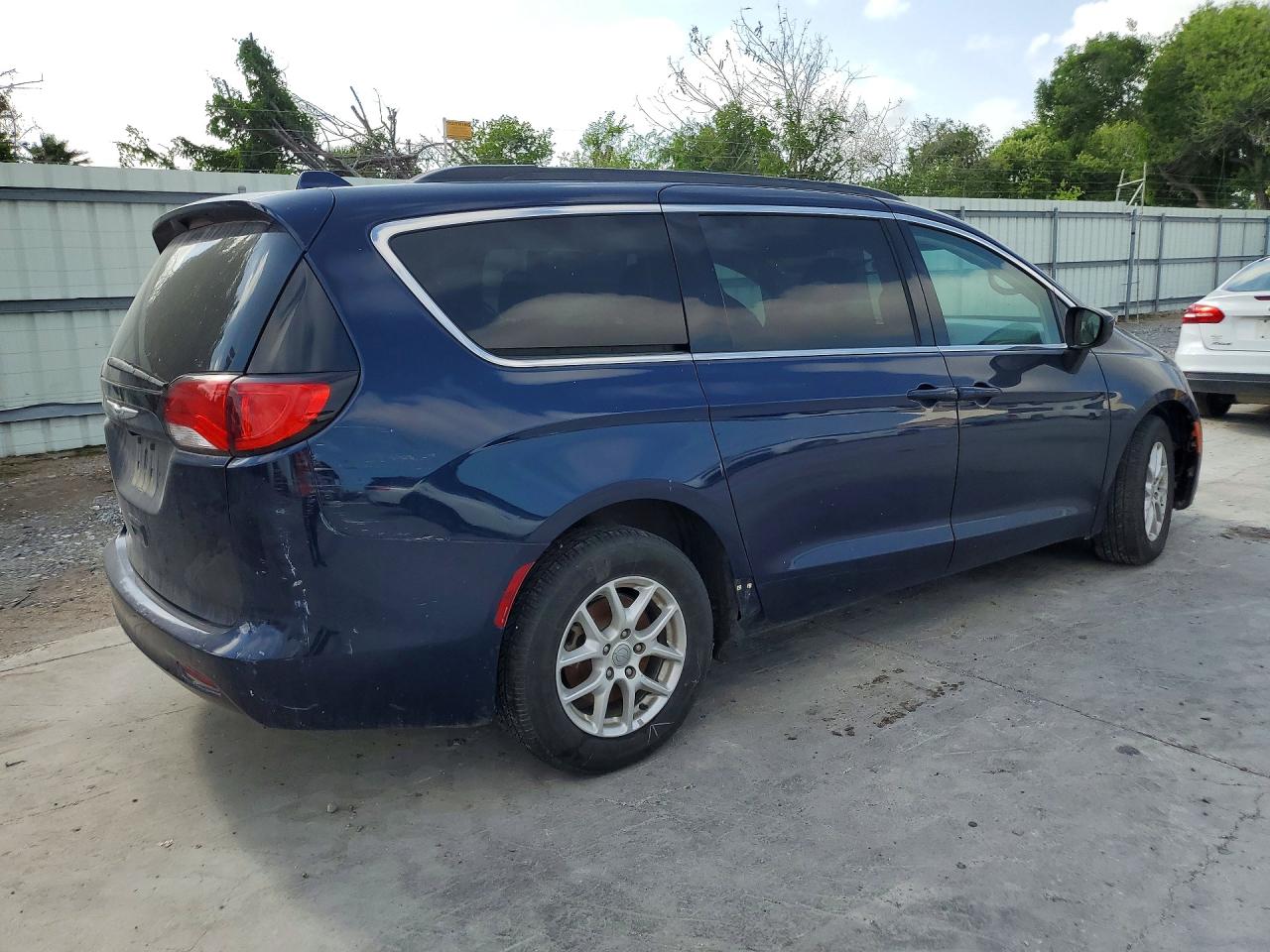 2020 Chrysler Minivan VIN 2C4RC1DG8LR156907 photo 3