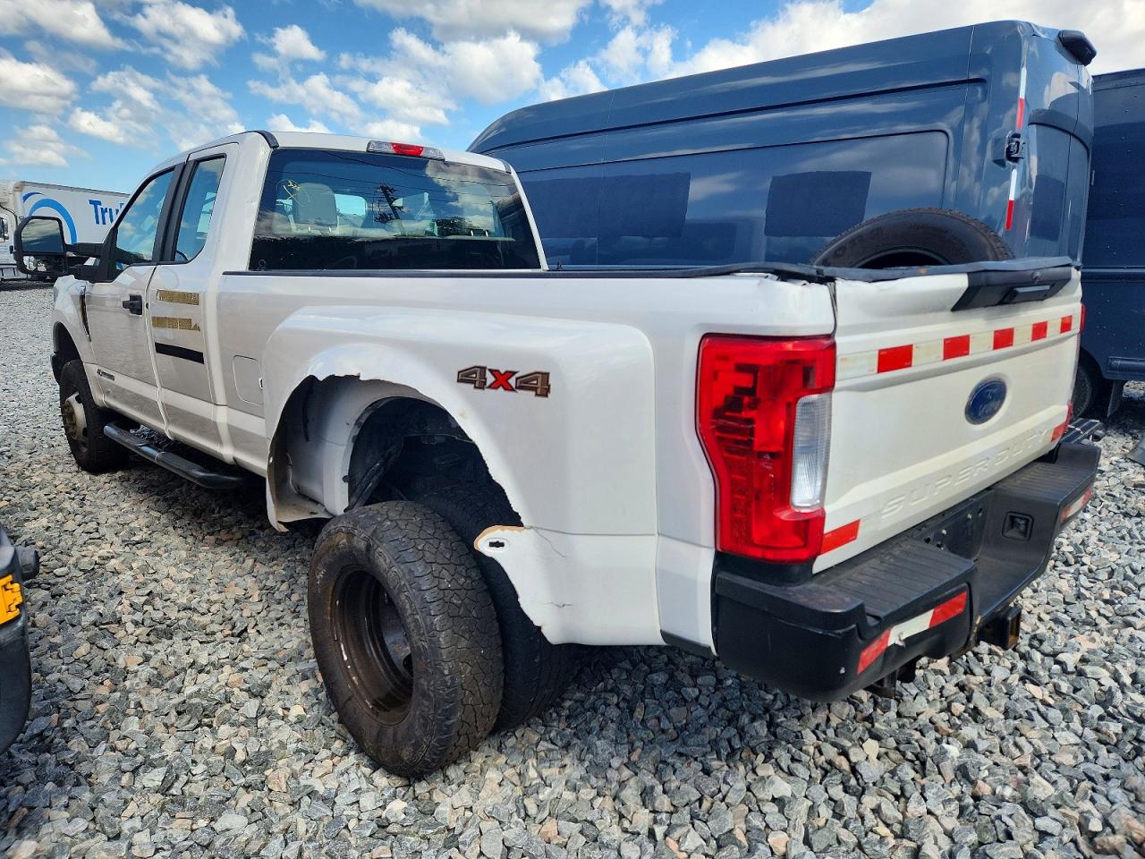2019 Ford F350 VIN 1FT8X3DT0KEC36108 photo 3