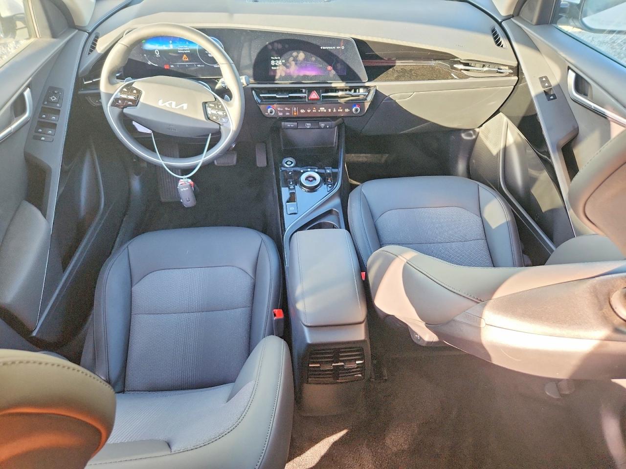 2025 Kia Niro VIN KNDCR3L13S5142390 photo 8