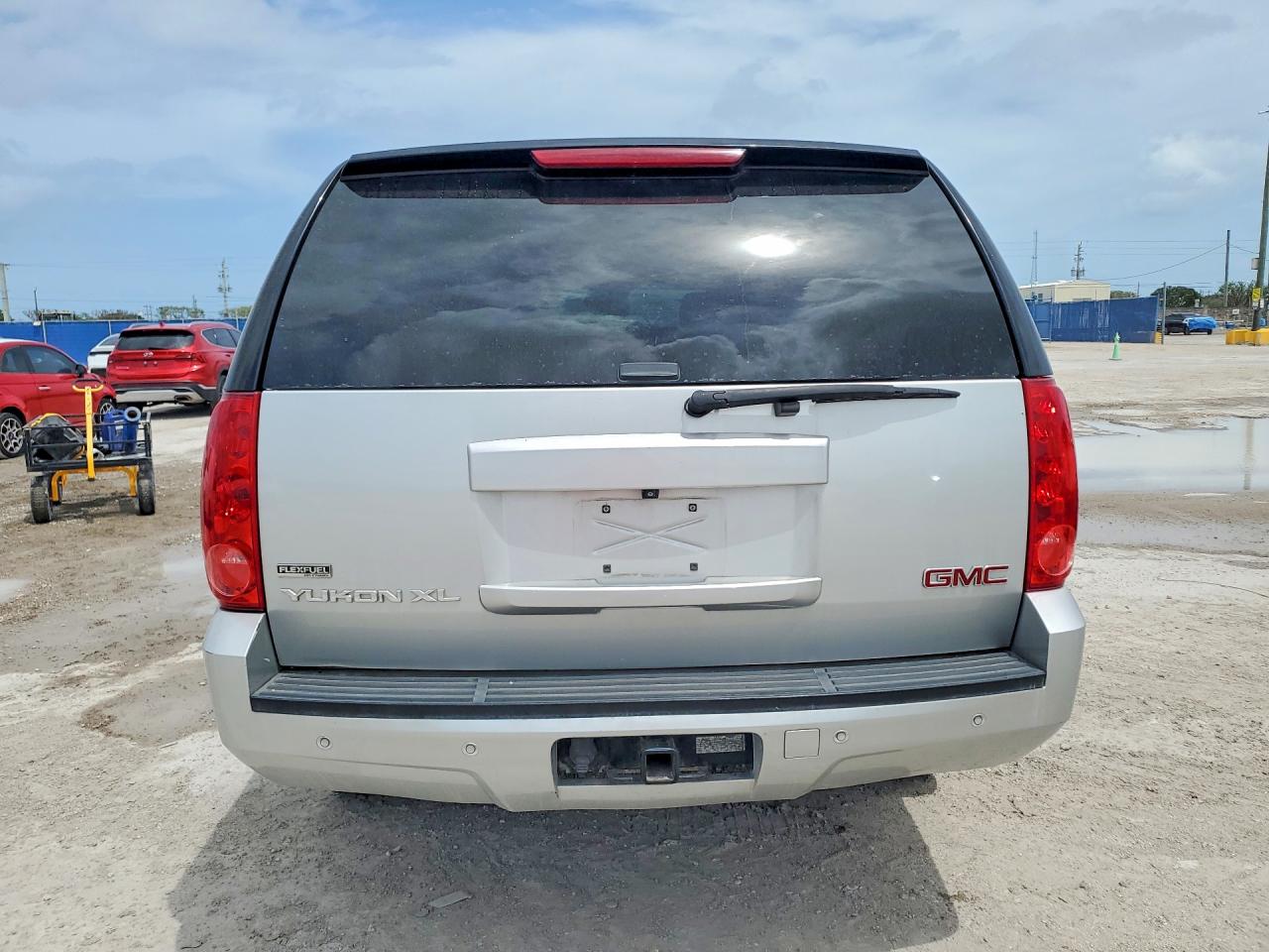 2011 GMC Yukon VIN 1GKS2KE36BR176734 photo 6
