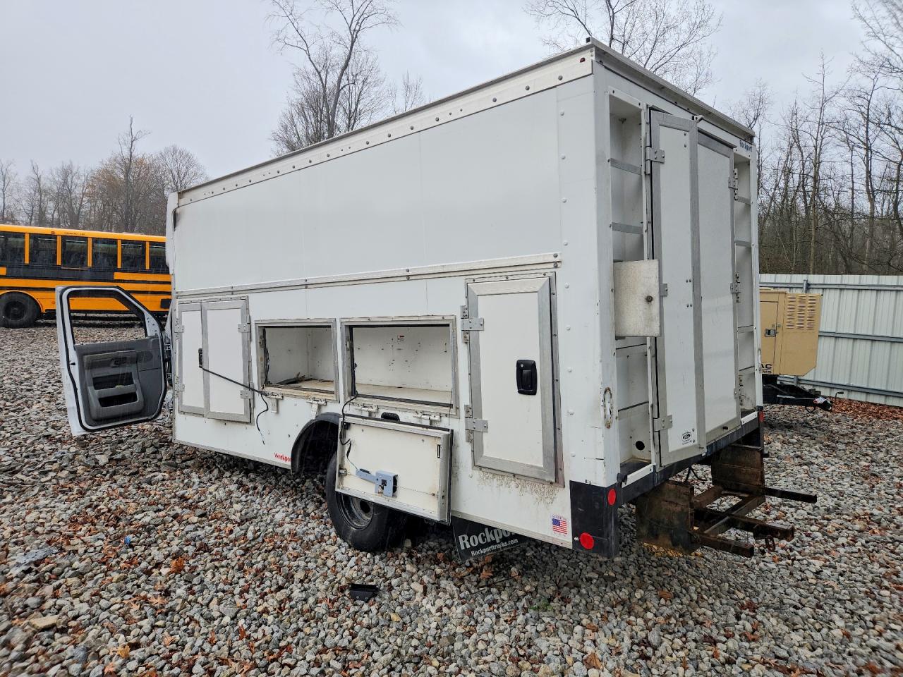 2024 Ford Econoline VIN 1FDXE4FNXRDD13763 photo 2