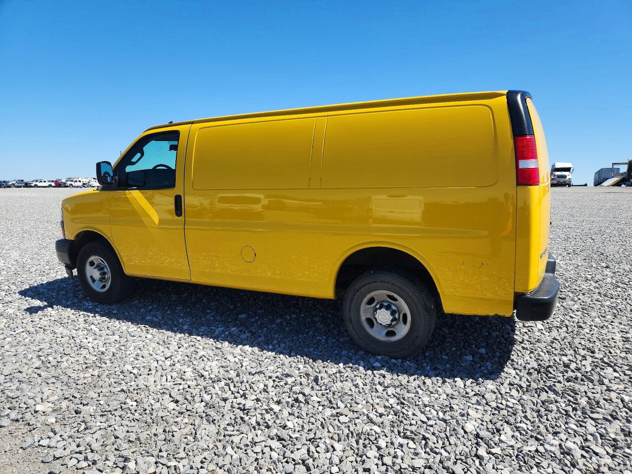 2021 CHEVROLET Express VIN 1GCWGAFP2M1174524 photo 2