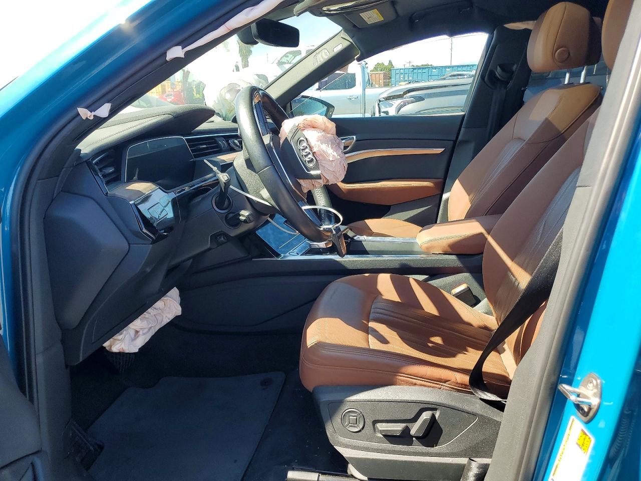 2019 Audi E-tron VIN WA1LAAGE9KB011727 photo 7