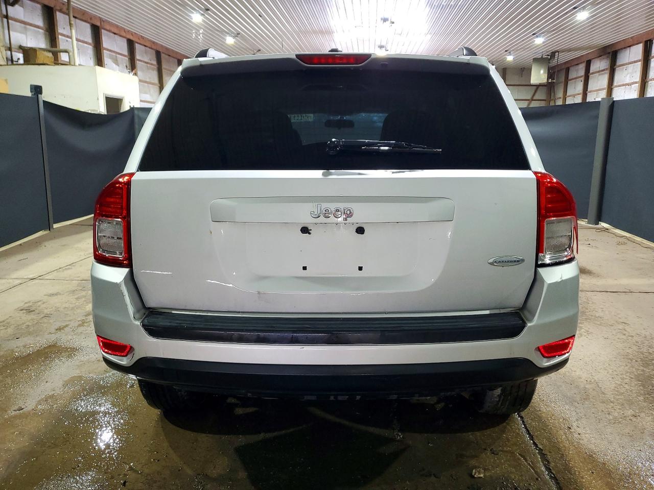 2011 Jeep Compass VIN 1J4NT1FA0BD137528 photo 6