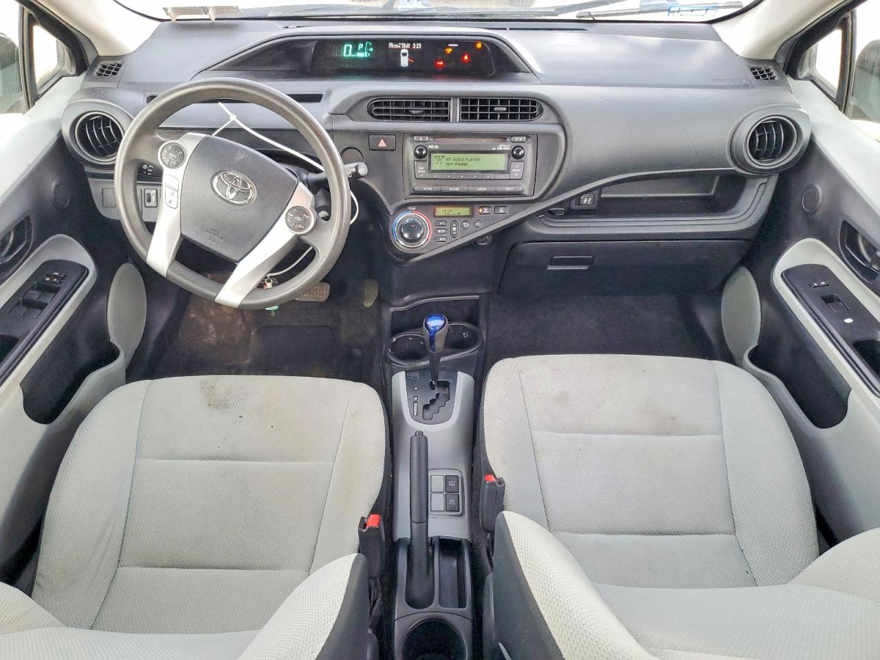 2013 Toyota Prius c on VIN JTDKDTB38D1553680 photo 8