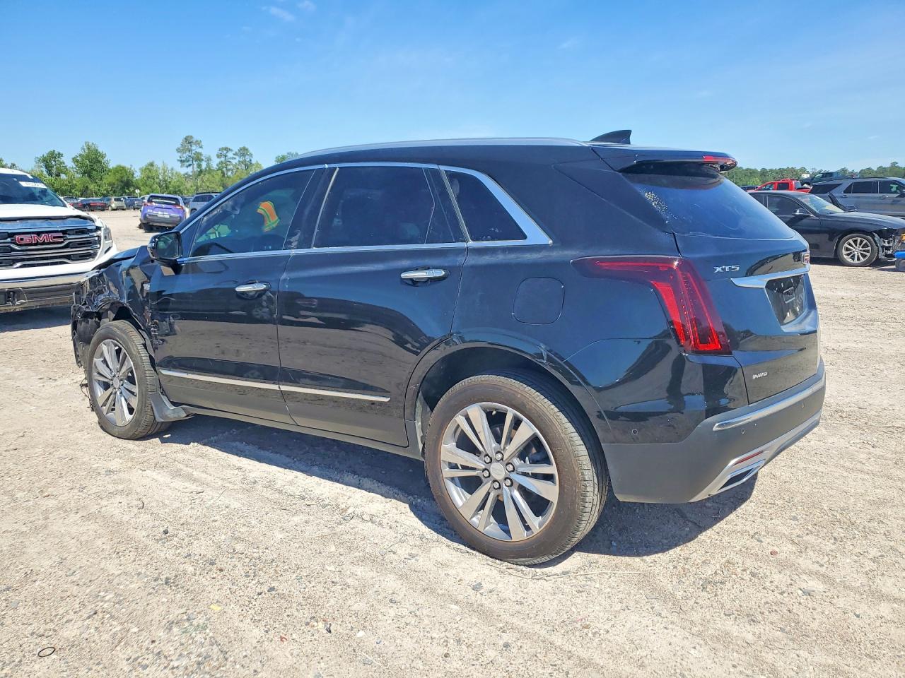 2022 Cadillac Xt5 VIN 1GYKNDRS3NZ103173 photo 2