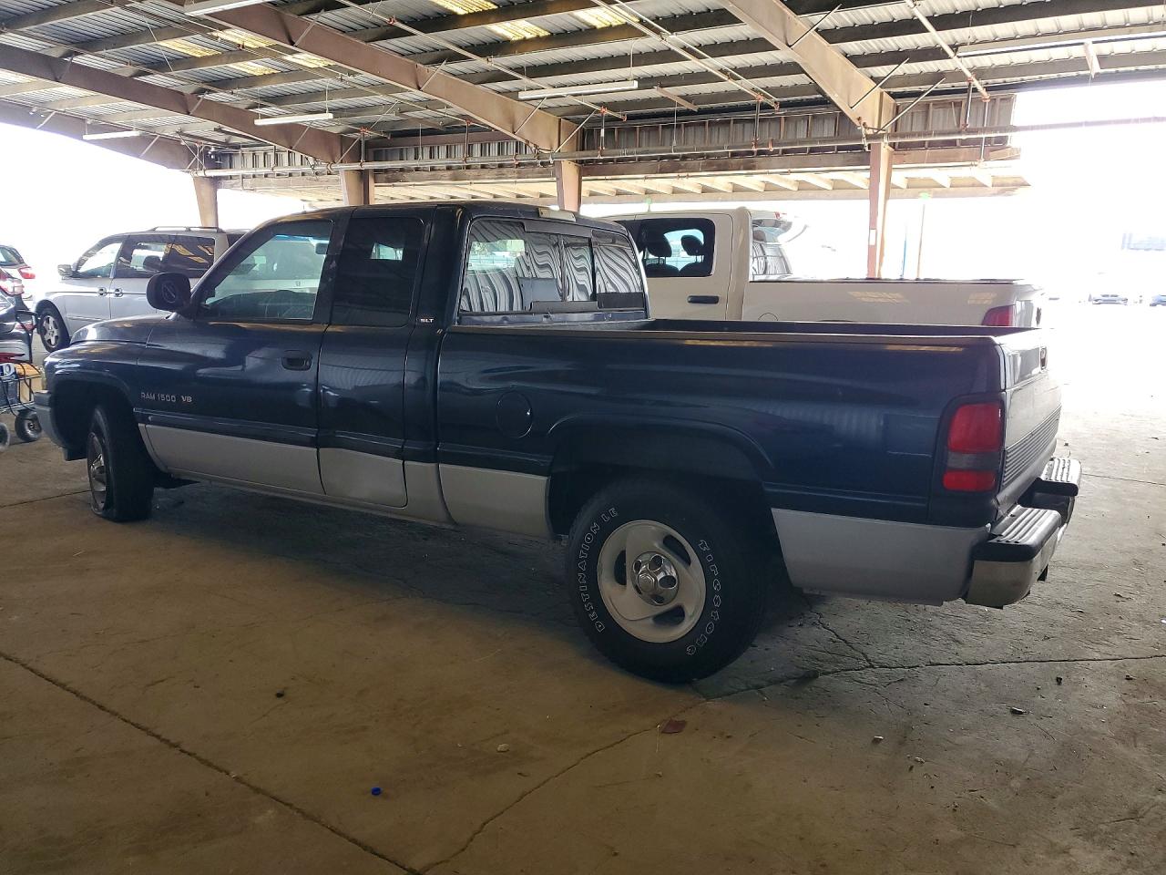 2000 Dodge Ram 1500 VIN 3B7HC13Z5YG136819 photo 2
