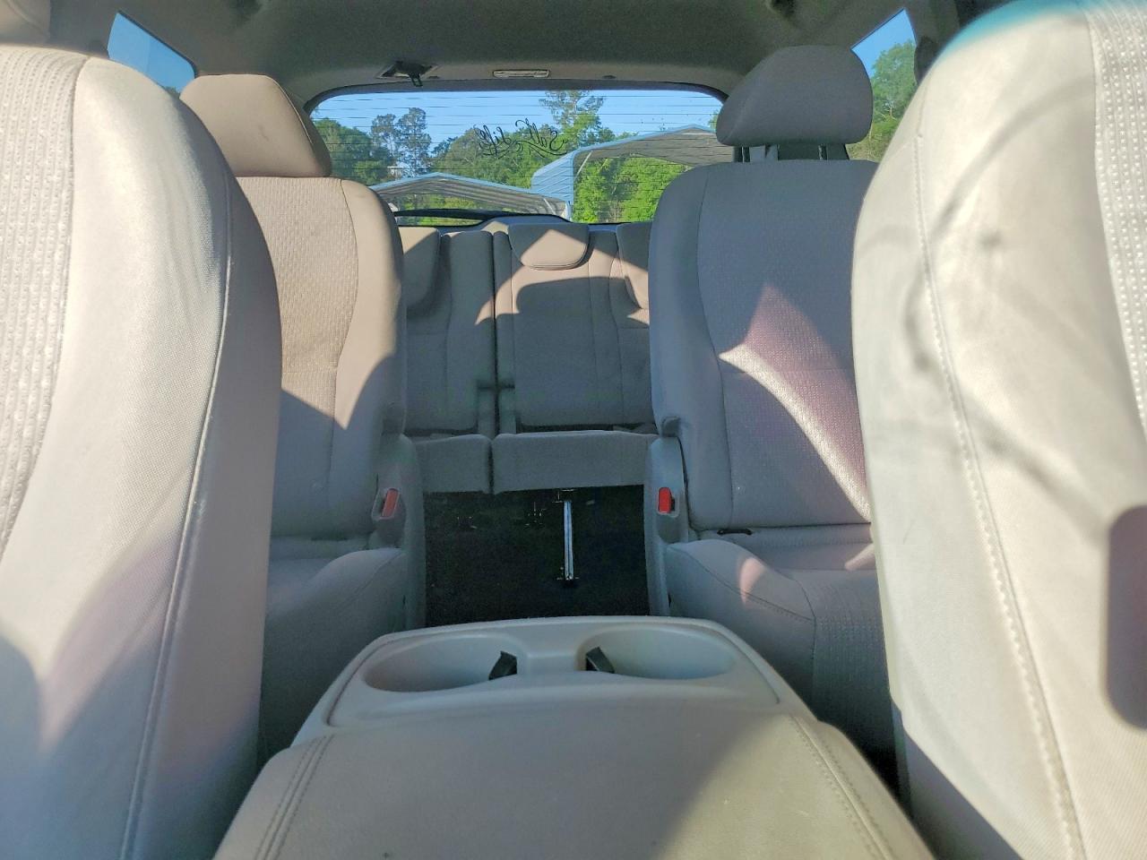 2018 Kia SEDONA VIN KNDMB5C17J6390526 photo 10