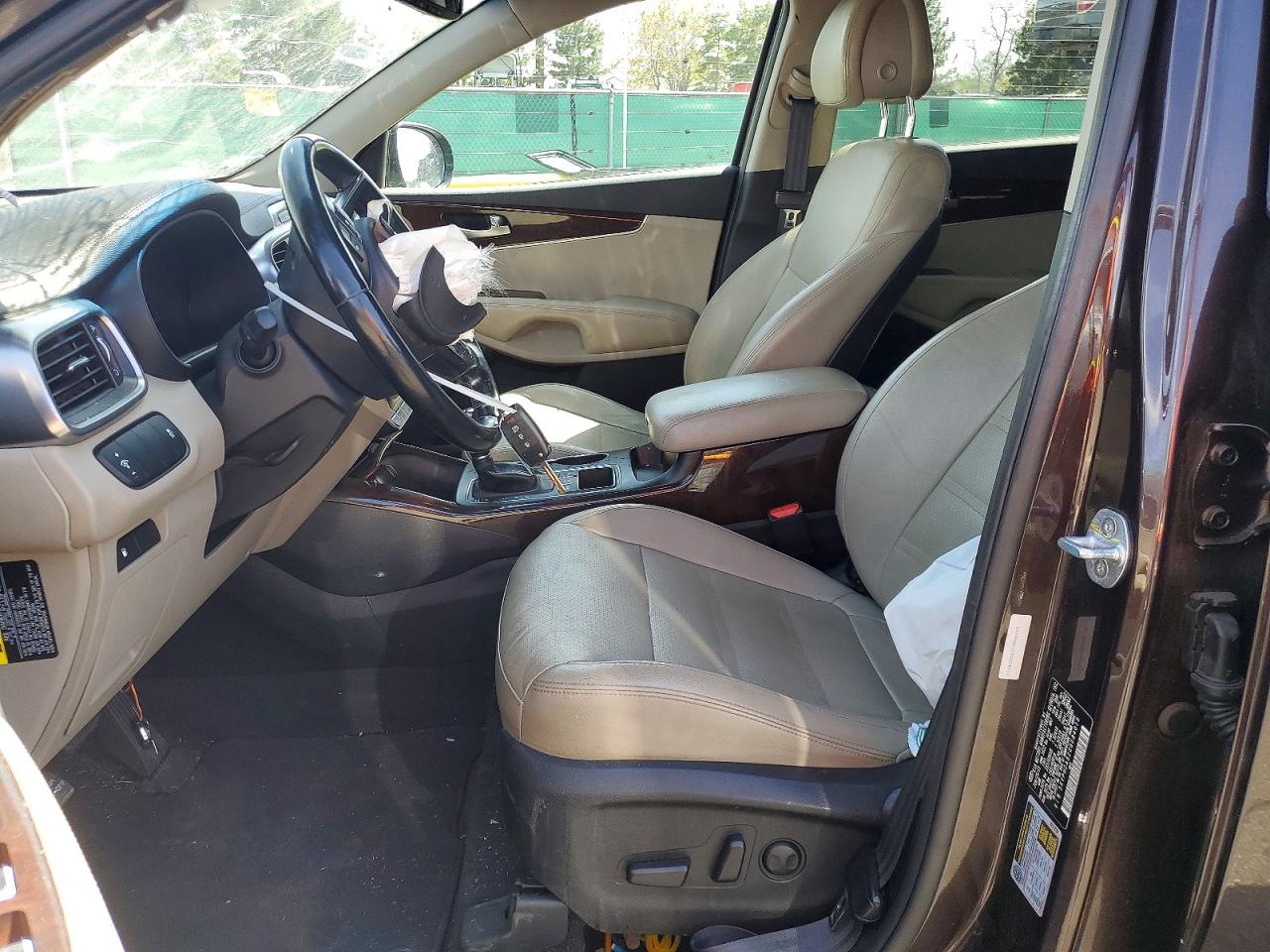 2016 Kia Sorento VIN 5XYPHDA52GG084013 photo 7