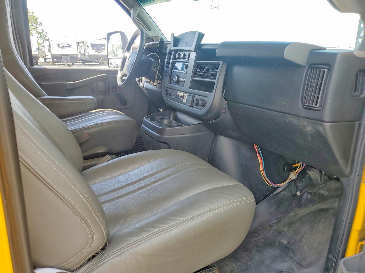 2018 GMC Savana VIN 1GD07RFP1J1901437 photo 10