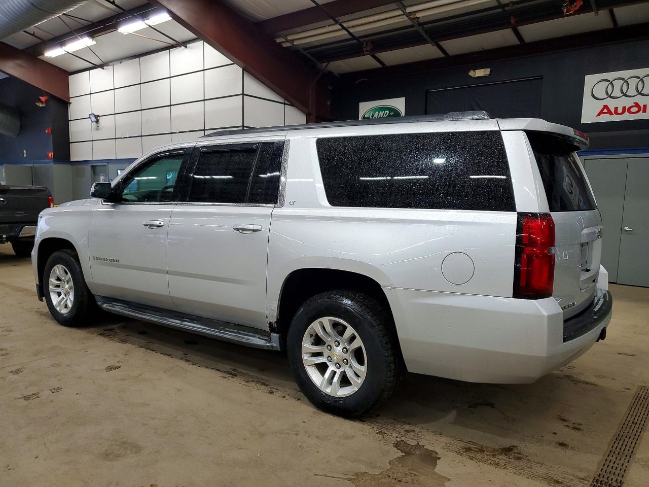 2015 Chevrolet Suburban VIN 1GNSKJKC8FR556990 photo 2