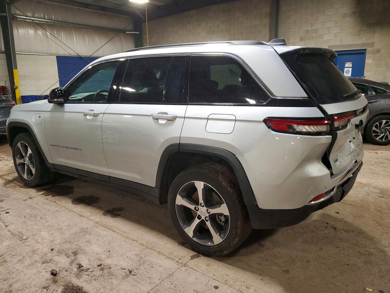 2023 Cherokee VIN 1C4RJYB67PC595877 photo 2