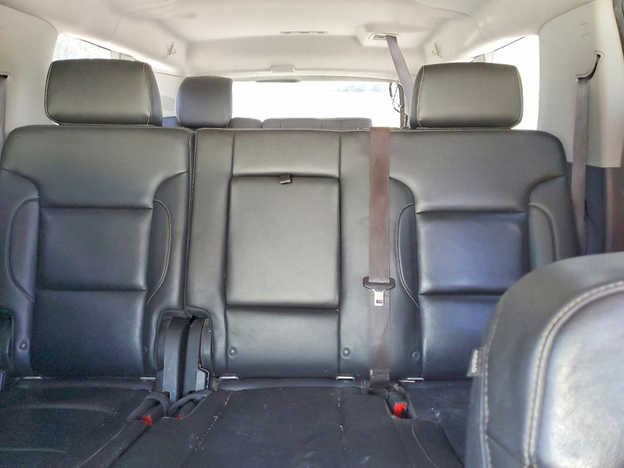 2015 Chevrolet Suburban VIN 1GNSKJKC5FR611024 photo 10