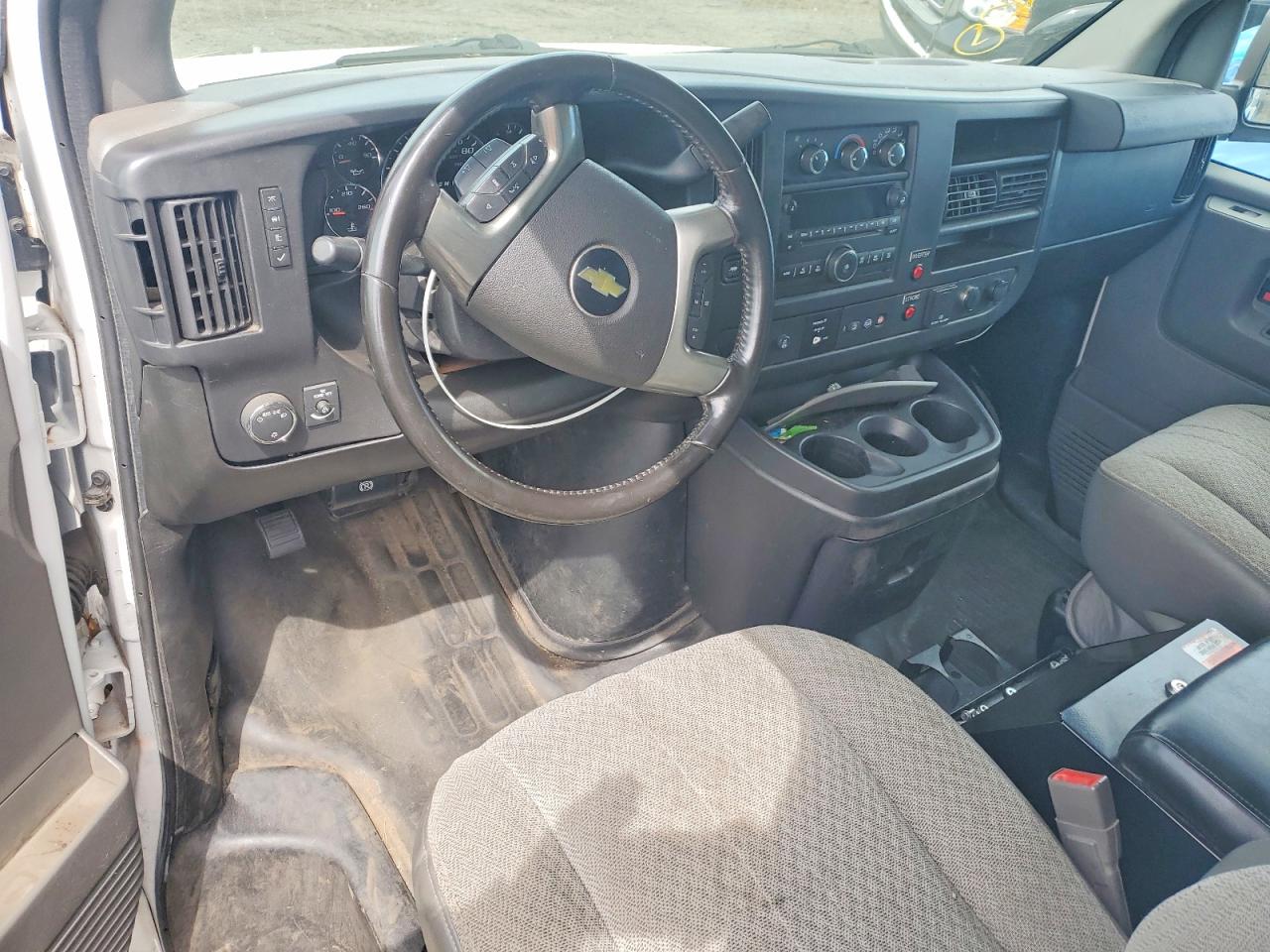 2015 CHEV Express VIN 1GCWGFCF3F1152611 photo 8