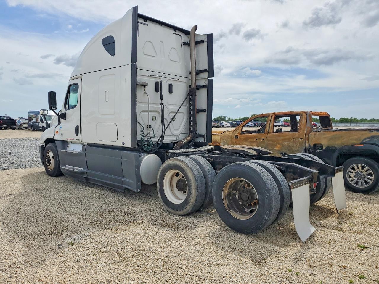 2017 FREIGHTLINER All other VIN 3AKJGLDR0HSHV1684 photo 3