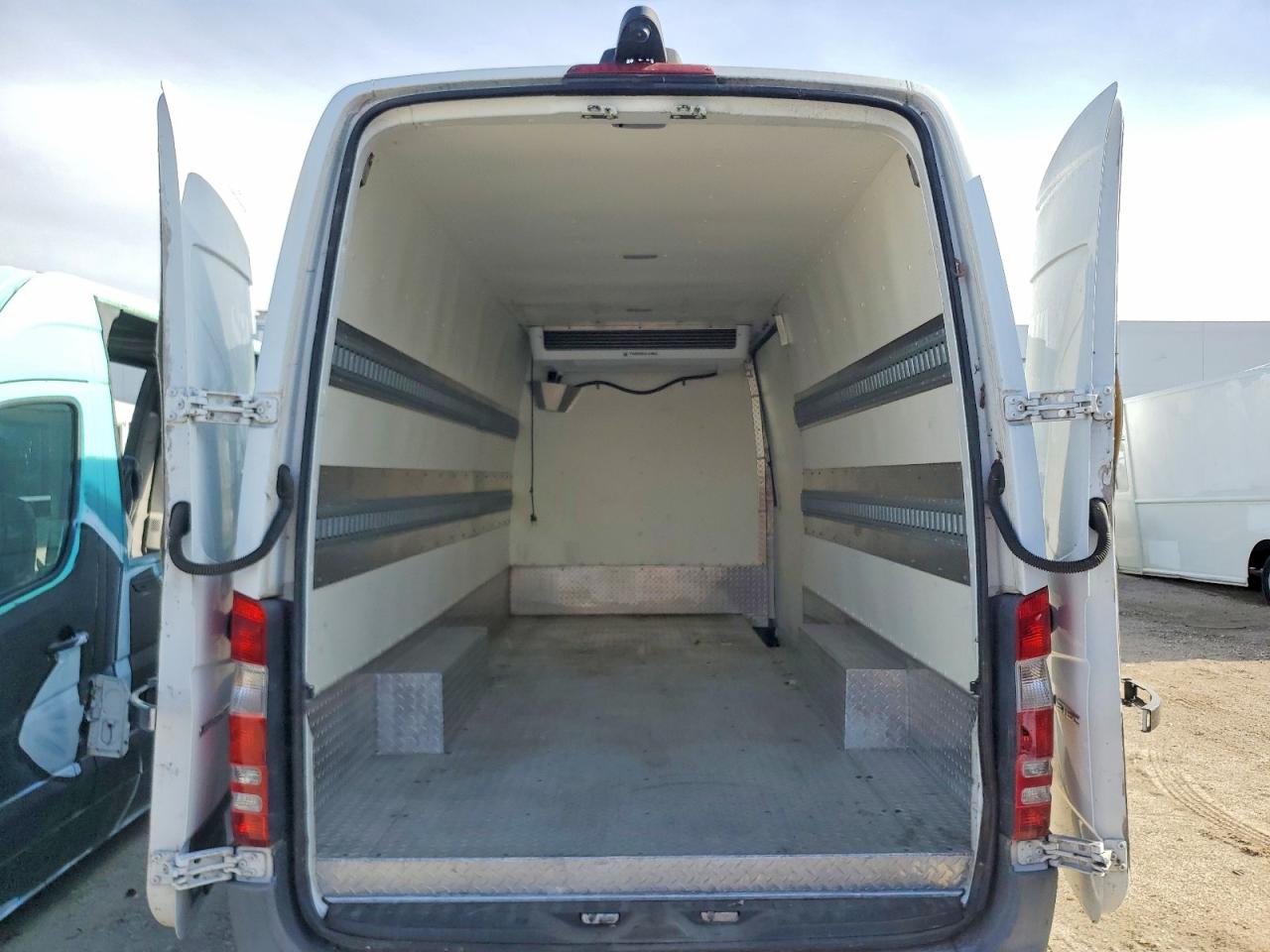 2016 Mercedes-Benz Sprinter VIN WD3PE8CD4GP330085 photo 10