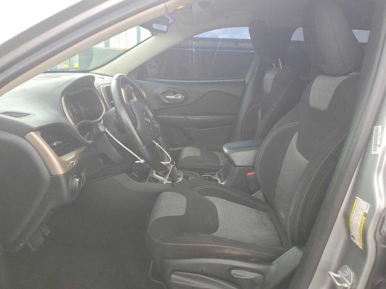 2017 Jeep Cherokee VIN 1C4PJLABXHW540915 photo 7