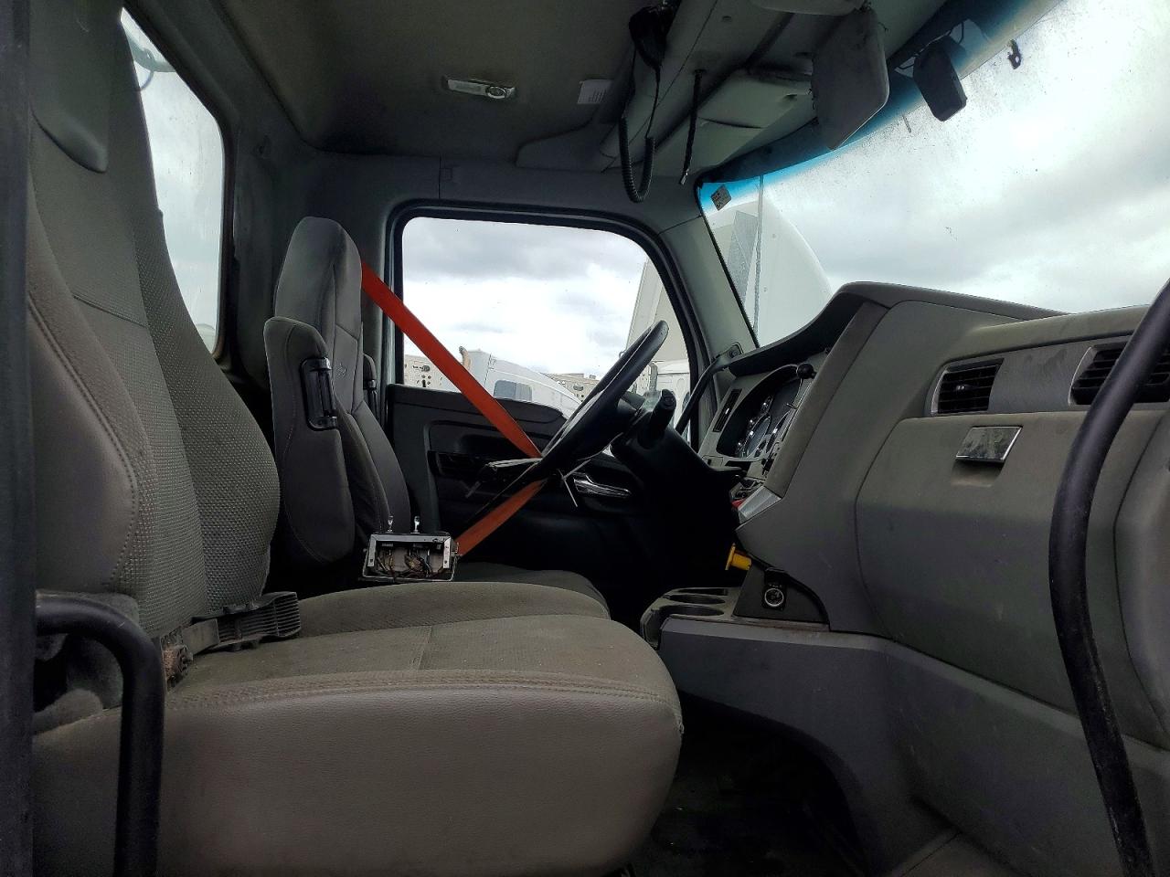 2018 KENWORTH All other VIN 1XKZDP9X4JJ223176 photo 5