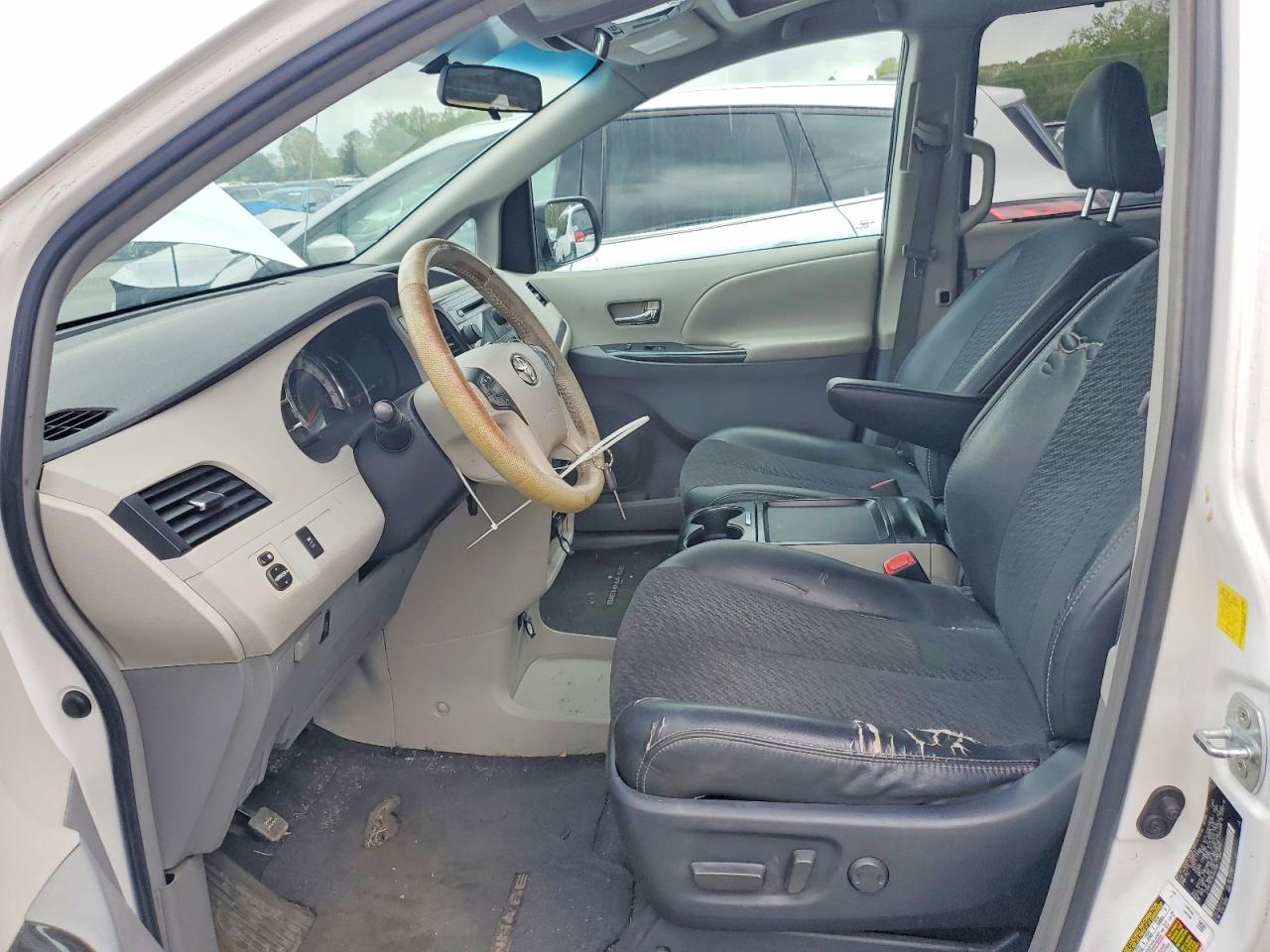 2011 TOYT Sienna VIN 5TDXK3DC2BS092999 photo 7