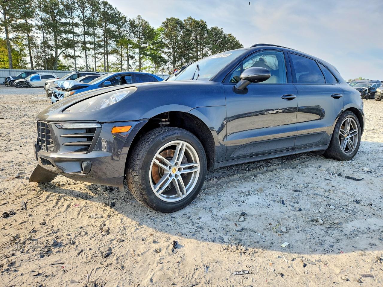 2017 Porsche Macan VIN WP1AA2A56HLB04749 photo 1