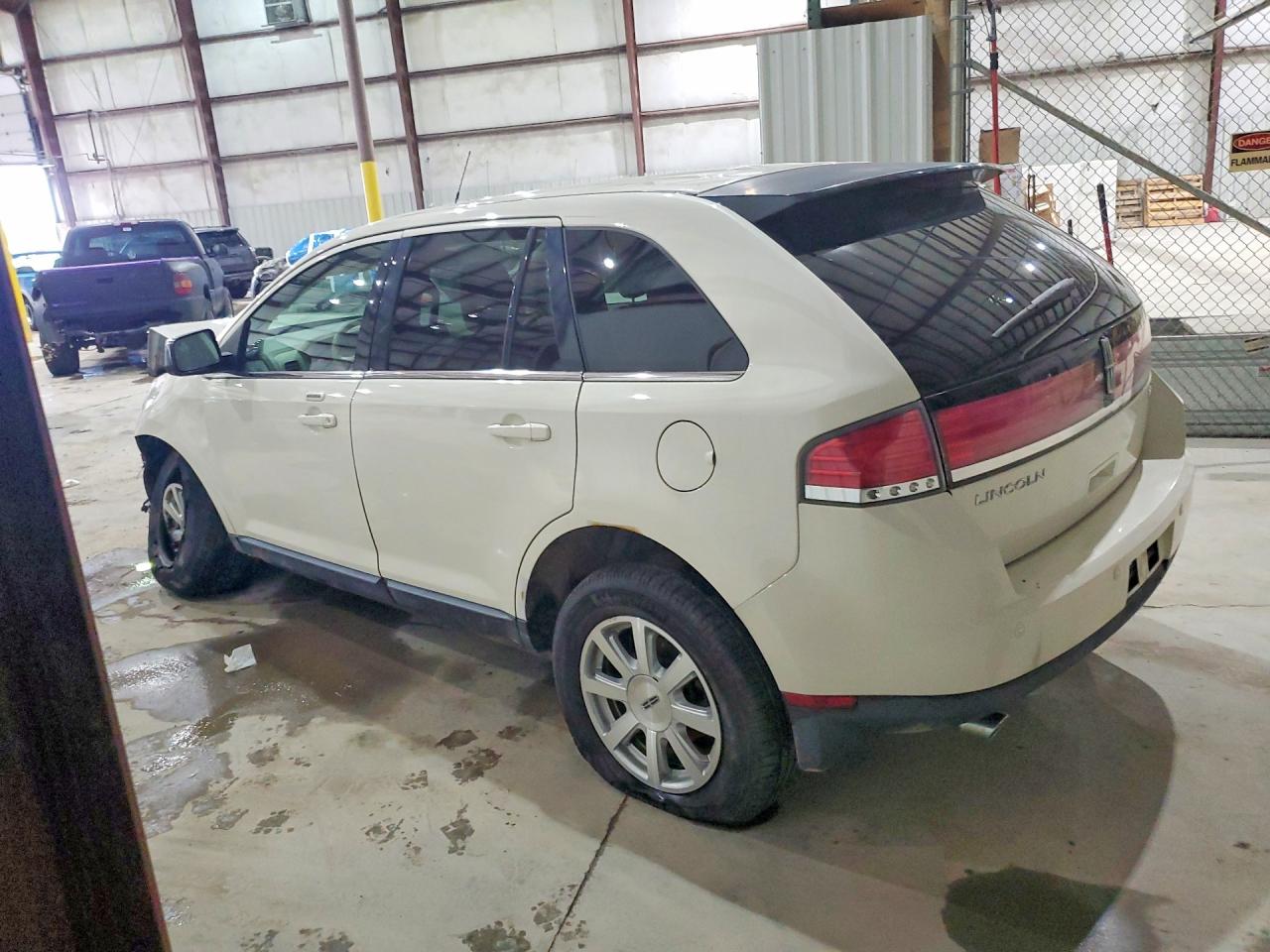 2007 Lincoln Mkx VIN 2LMDU68C77BJ38943 photo 2
