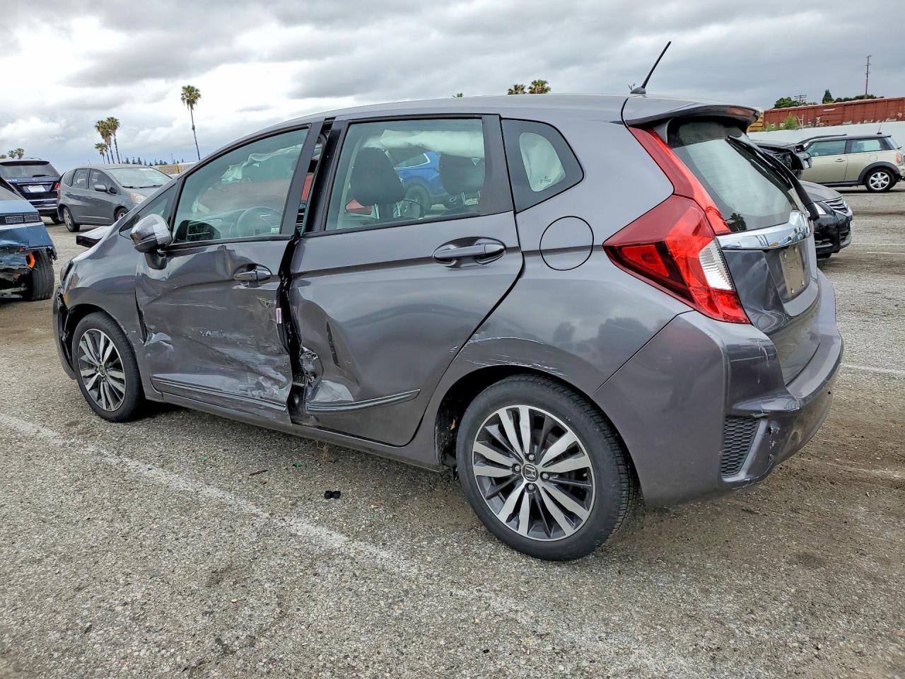 2017 Honda Fit VIN 3HGGK5H89HM710346 photo 2