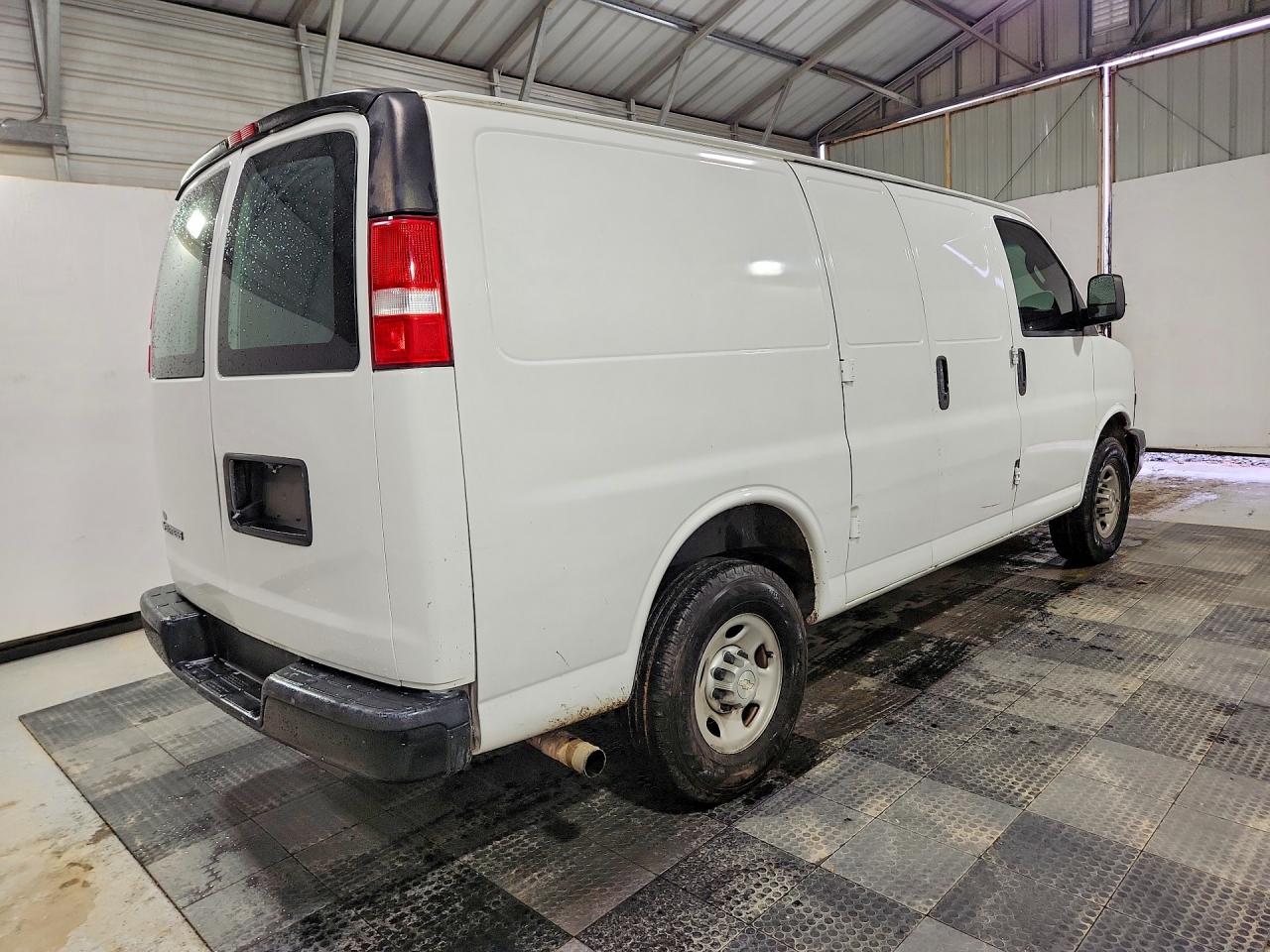 2021 Chevrolet Express VIN 1GCWGAFP8M1207509 photo 3