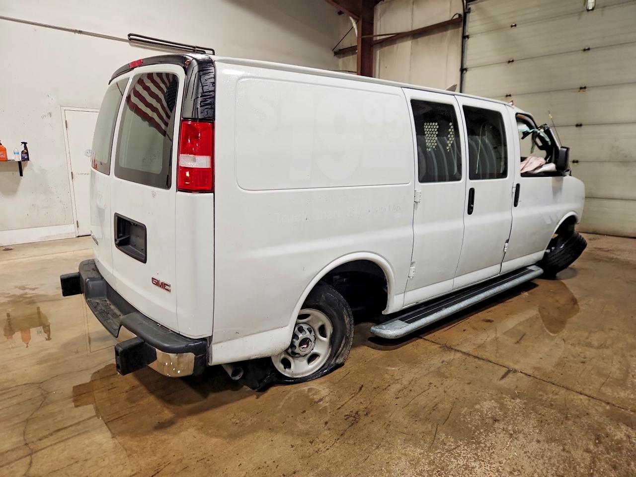2024 GMC Savana VIN 1GTW7AFP8R1154737 photo 3