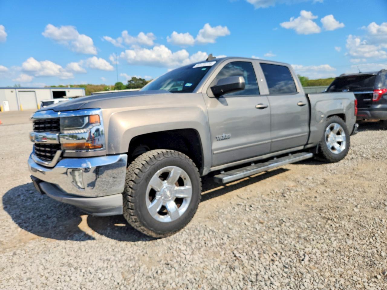 2017 Chevrolet Silverado VIN 3GCPCREC8HG394917 photo 1