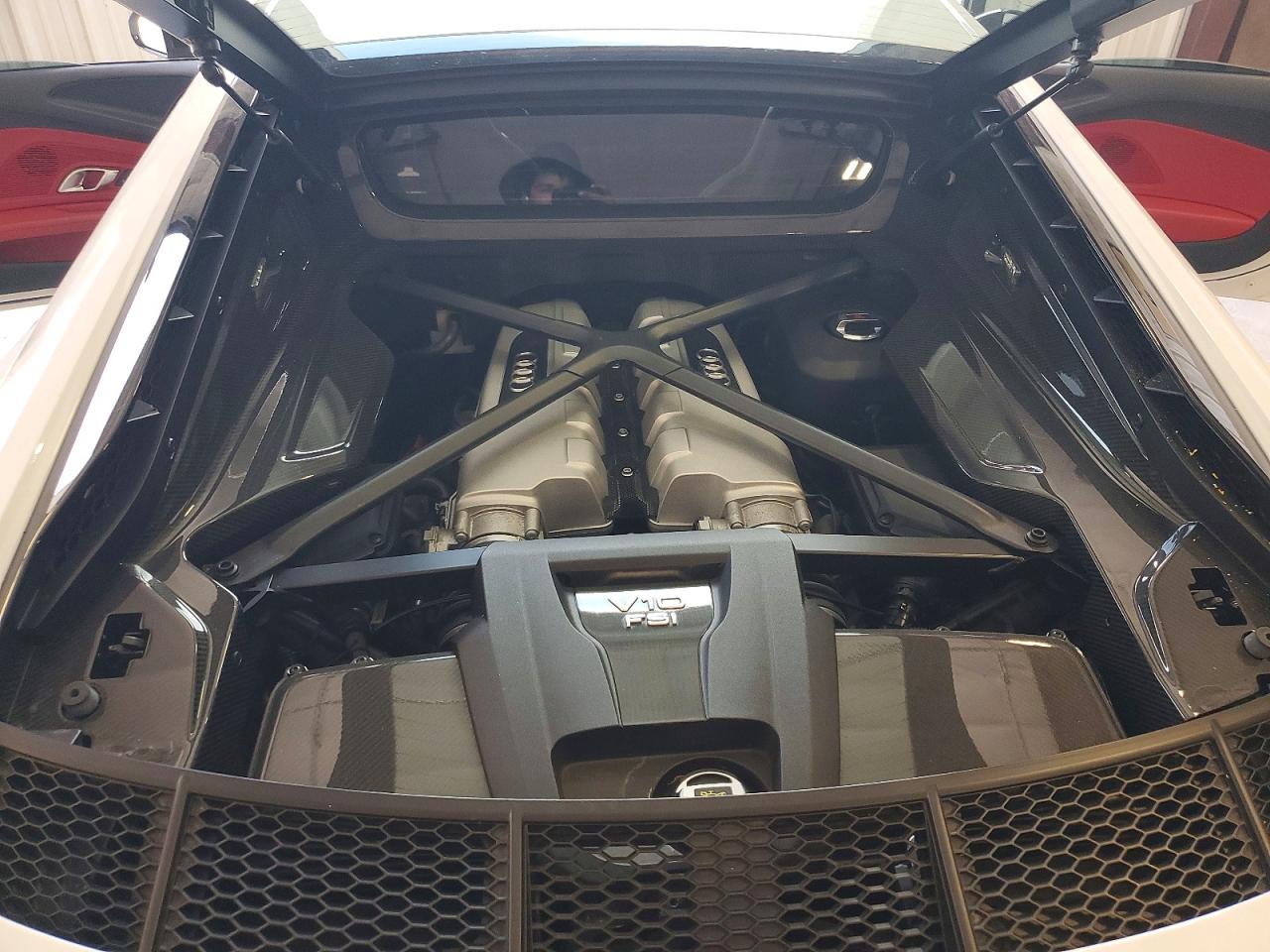 2018 Audi R8 VIN WUAKBAFXXJ7900428 photo 11