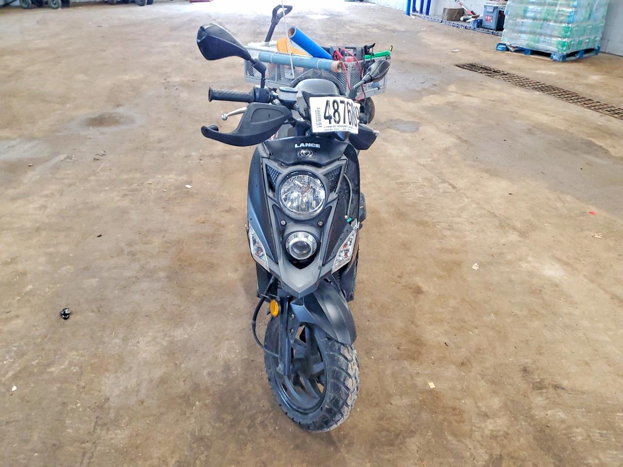 2022 SYM Scooter VIN RFGBDSAA3NX000330 photo 2