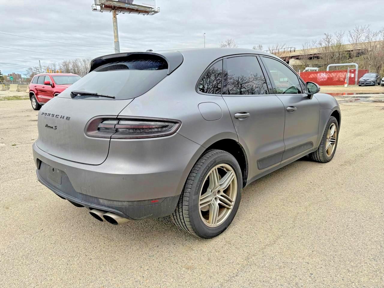 2016 Porsche Macan VIN WP1AB2A57GLB45029 photo 4