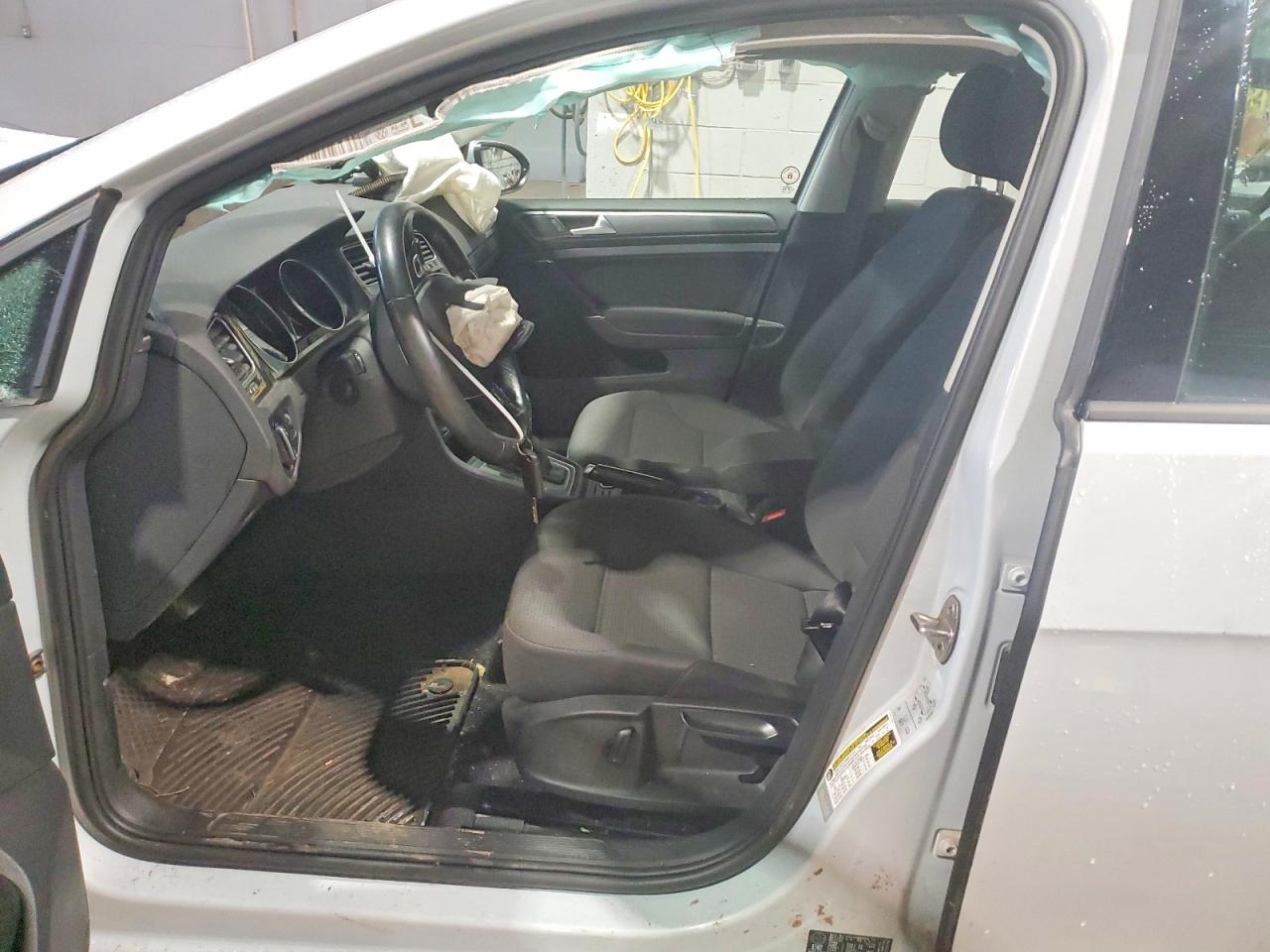 2018 Volkswagen Golf VIN 3VWG17AU5JM292701 photo 7
