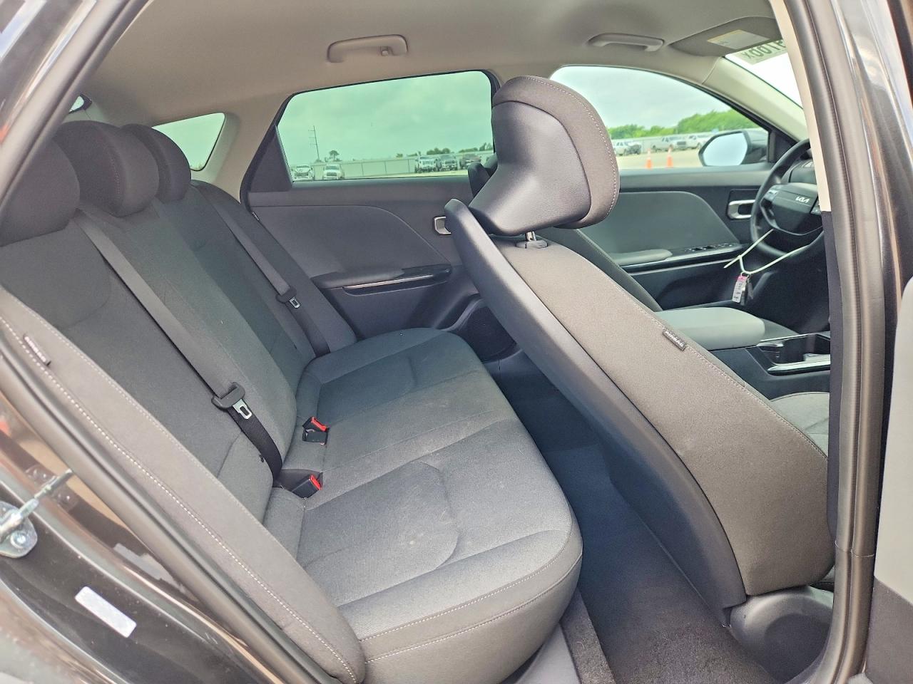 2025 Kia All other VIN 3KPFT4DE5SE210621 photo 10