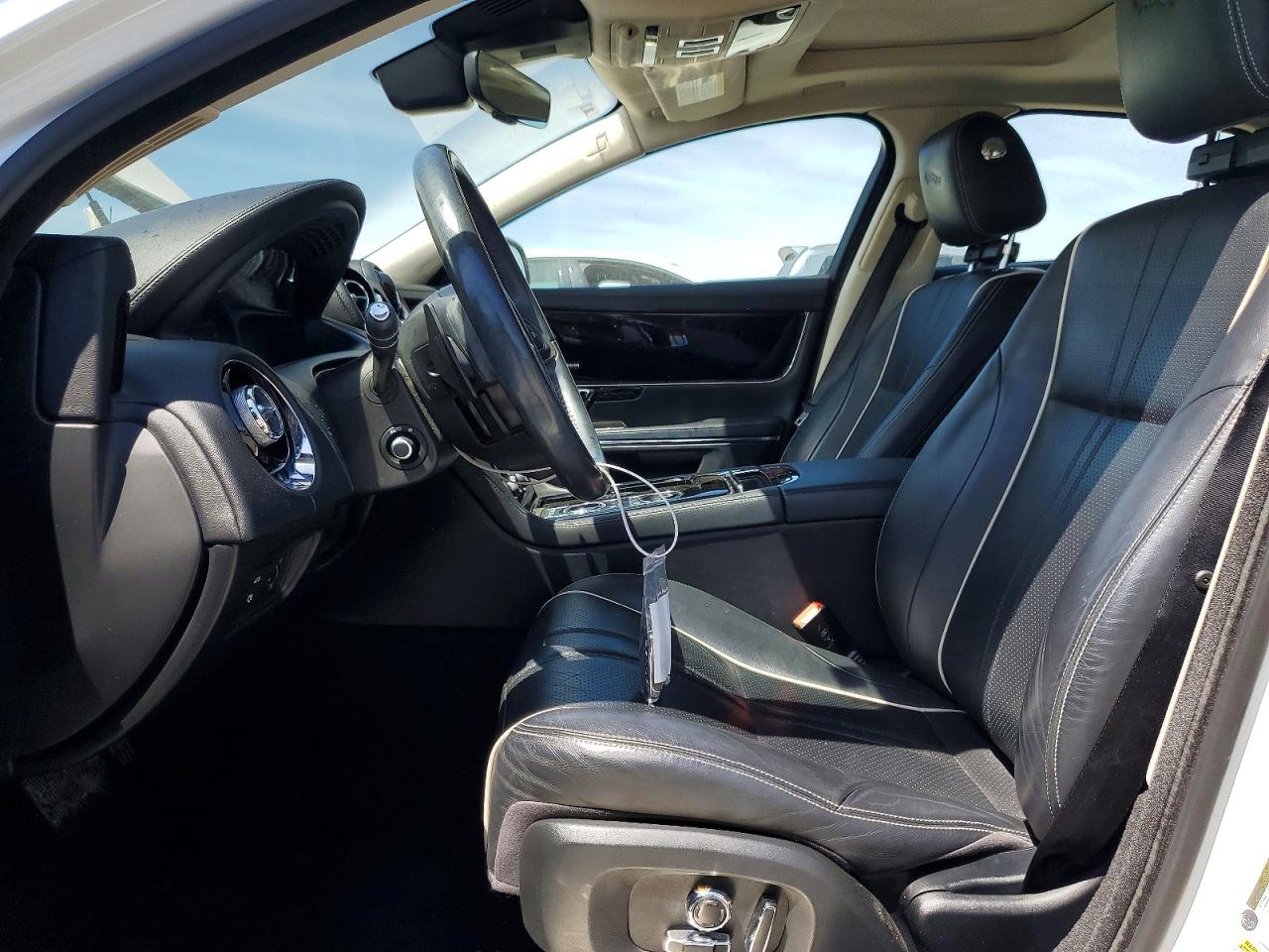 2019 Jaguar Xj VIN SAJWA1C73K8W21518 photo 7