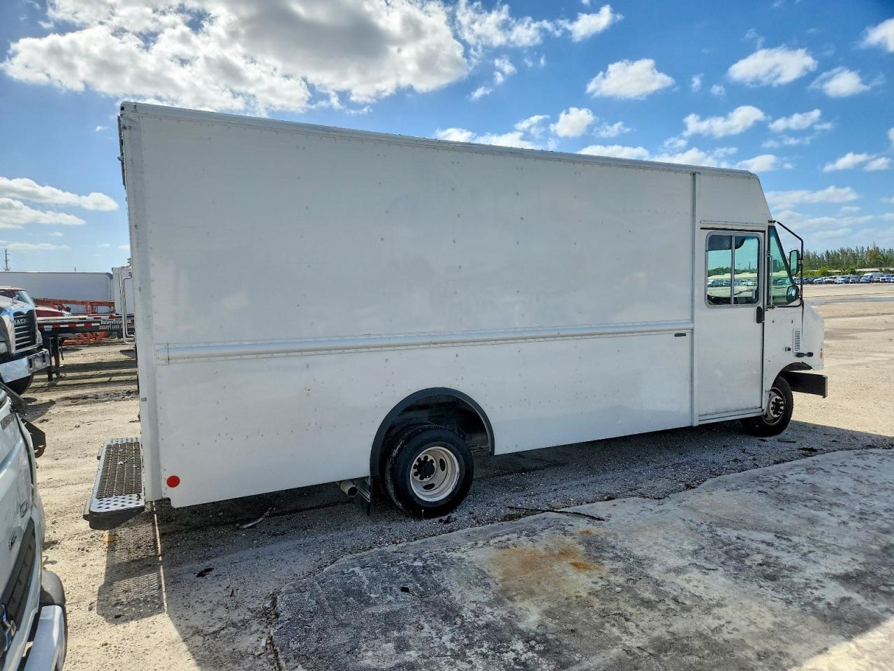 2023 Ford Econoline VIN 1FC4E4KN6PDD06917 photo 4