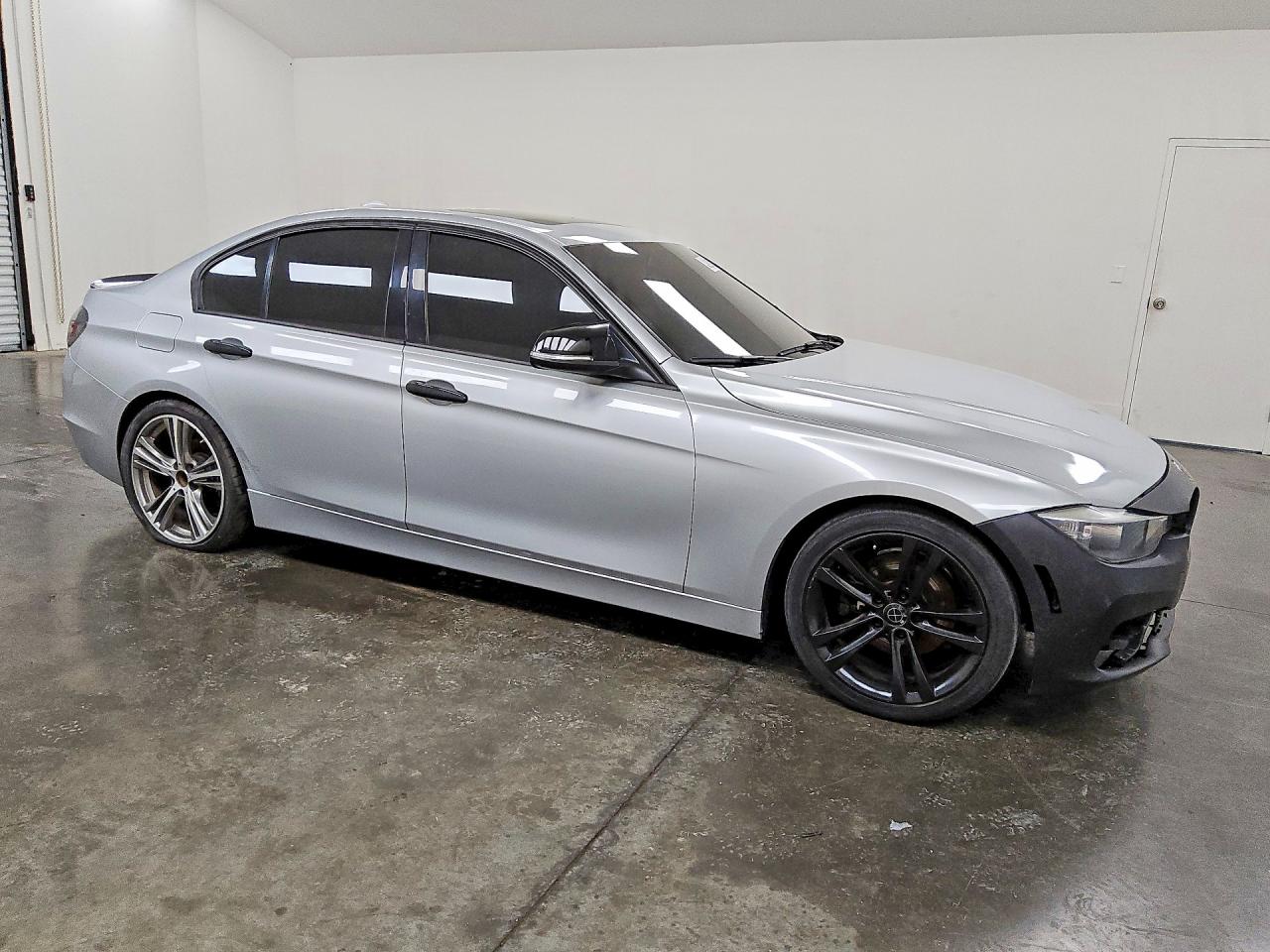 2012 BMW 3 series VIN WBA3A5G54CNP15473 photo 4