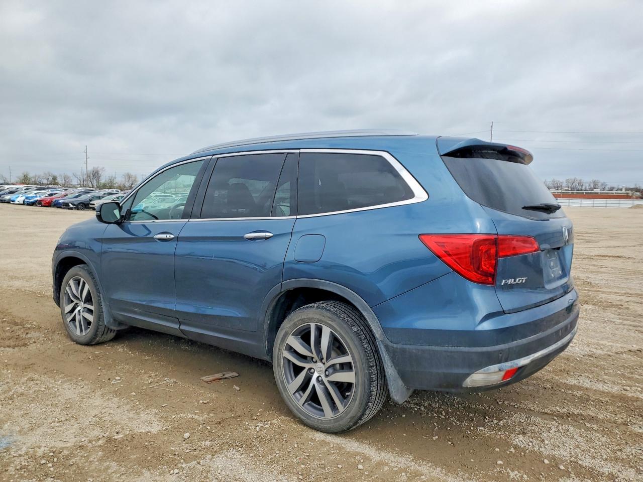 2017 HONDA Pilot VIN 5FNYF6H96HB009595 photo 2