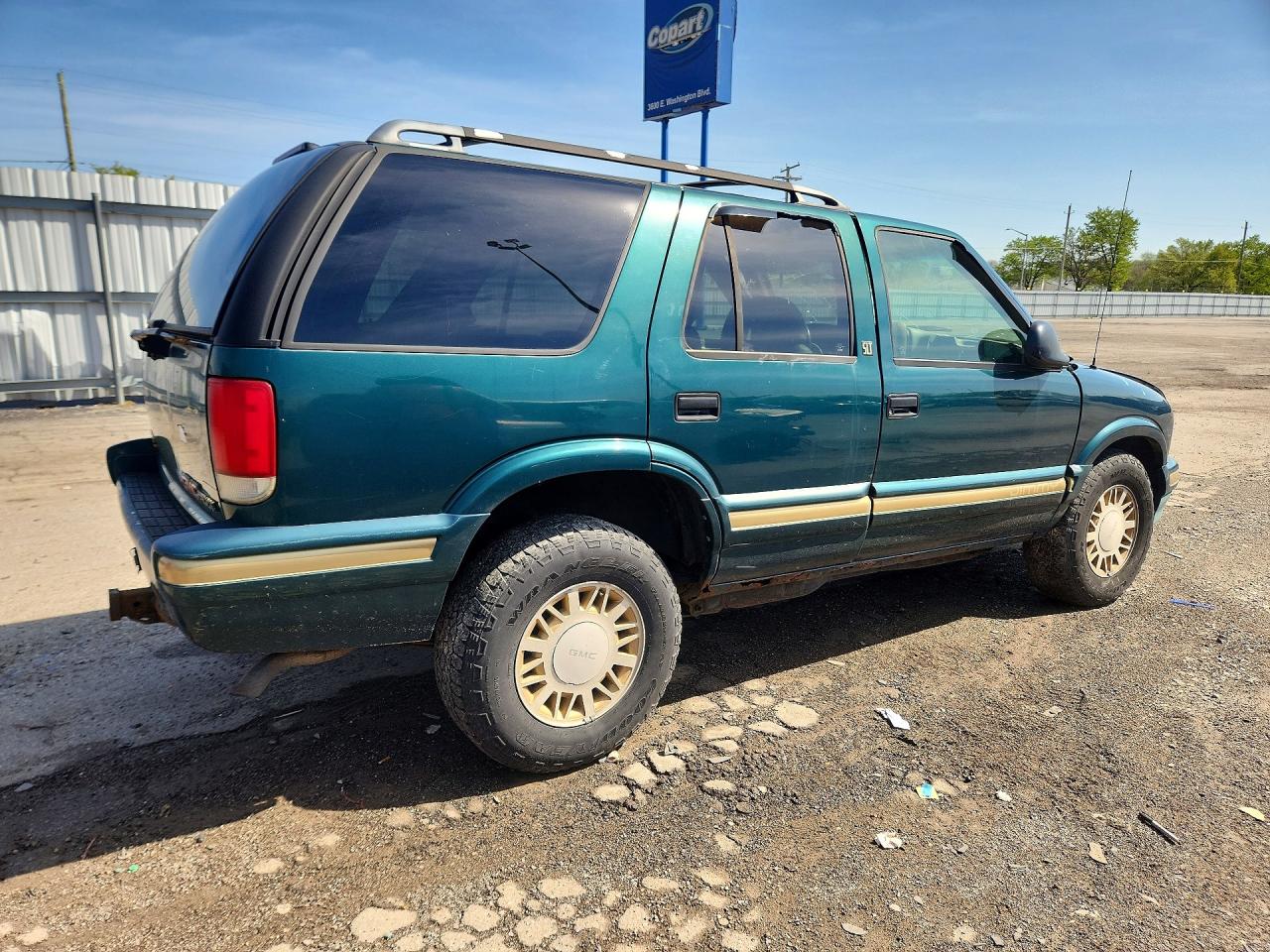 1997 GMC Jimmy VIN 1GKDT13W2V2563131 photo 3