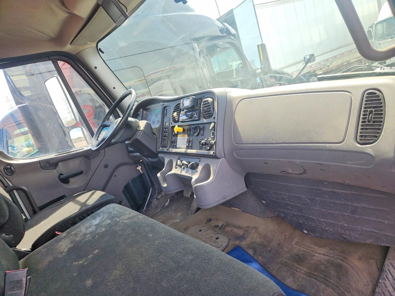 2018 FREIGHTLINER All other VIN 1FVHCYFE8JHJG7074 photo 5
