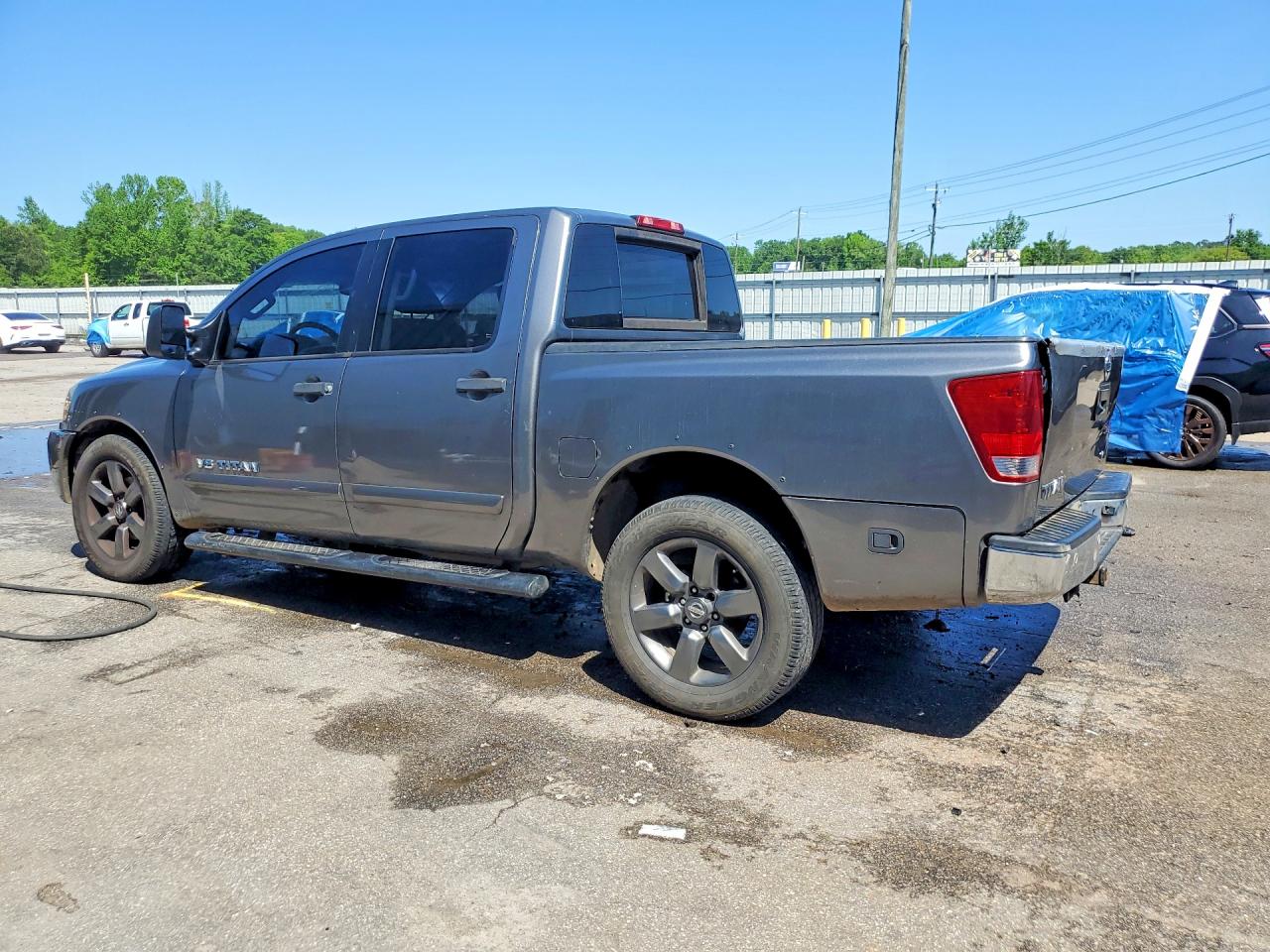 2015 Nissan TITAN VIN 1N6AA0ED6FN514375 photo 2