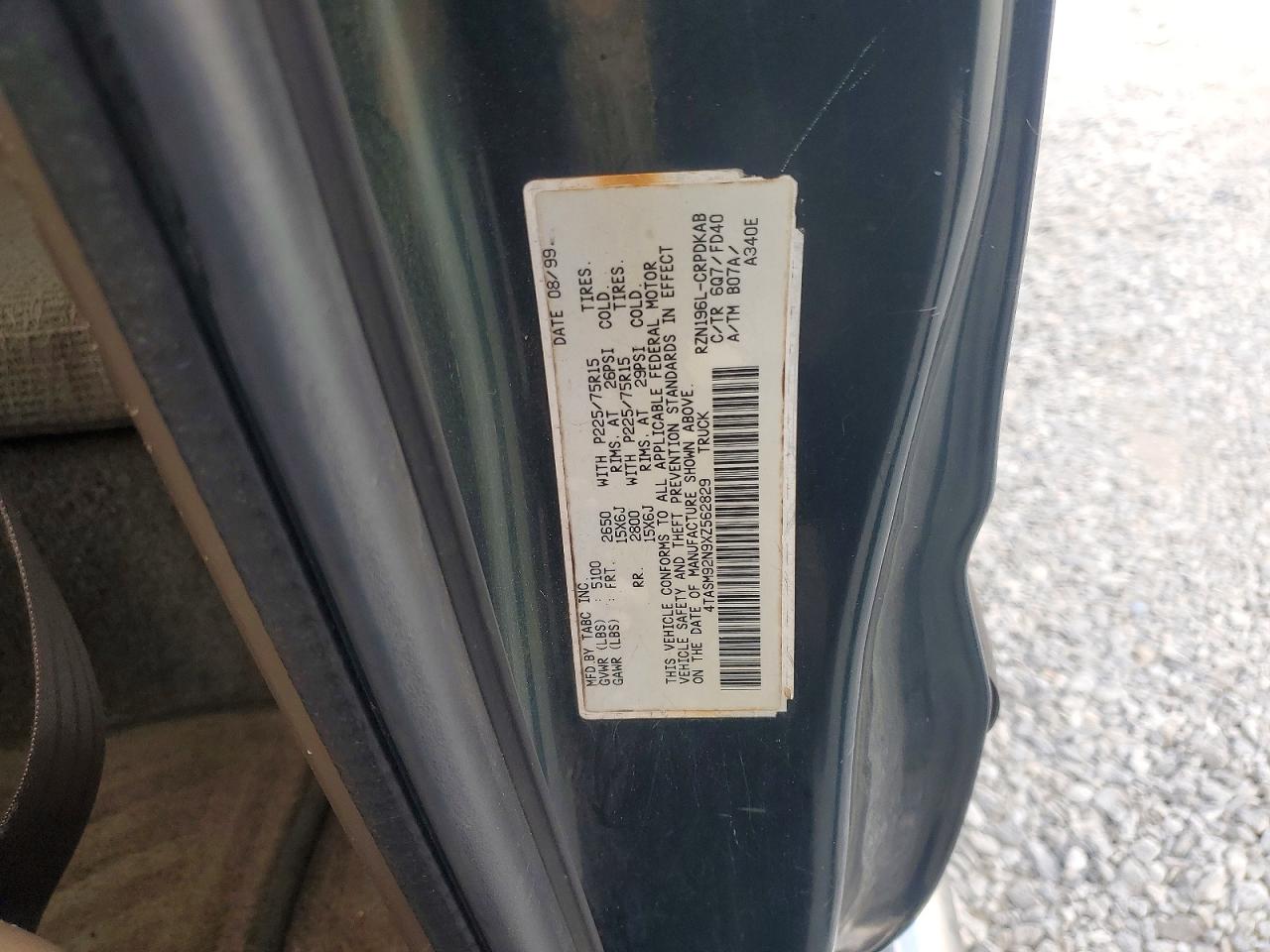 1999 Toyota Tacoma VIN 4TASM92N9XZ562829 photo 12