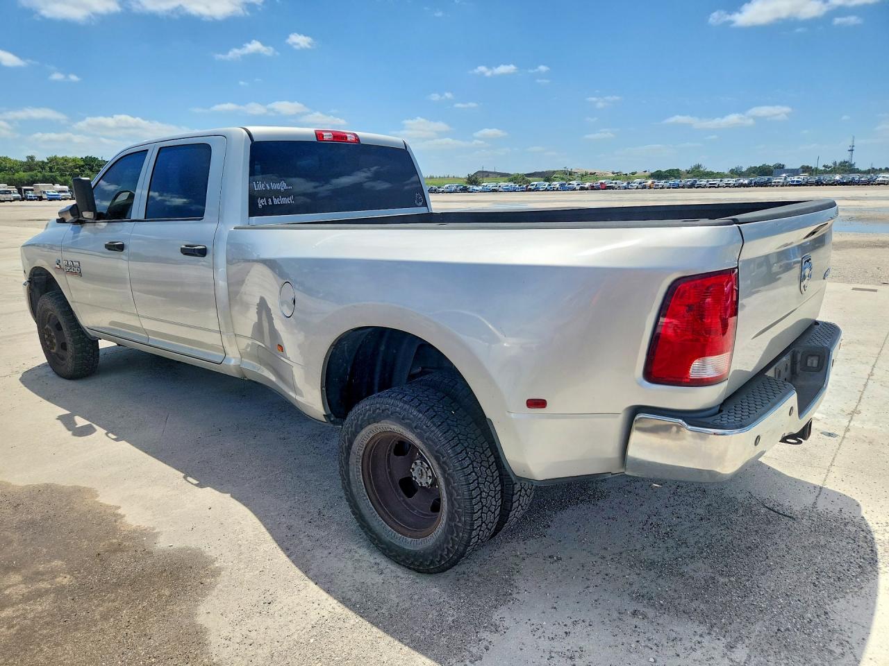 2015 Ram 3500 VIN 3C63RRGL9FG666650 photo 2