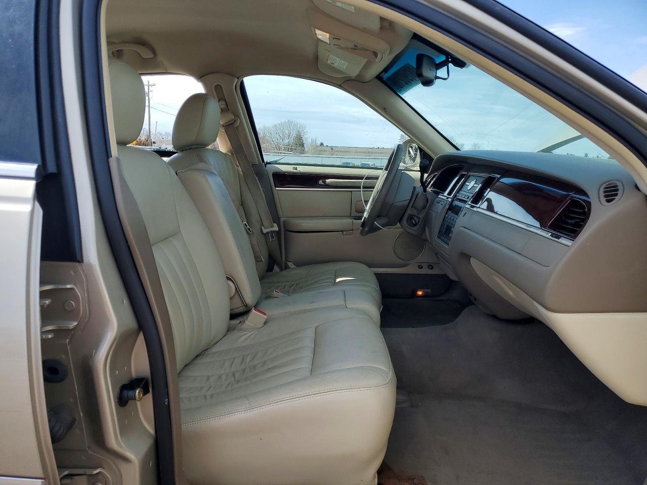 2005 Lincoln Towncar VIN 1LNHM81W35Y643326 photo 7
