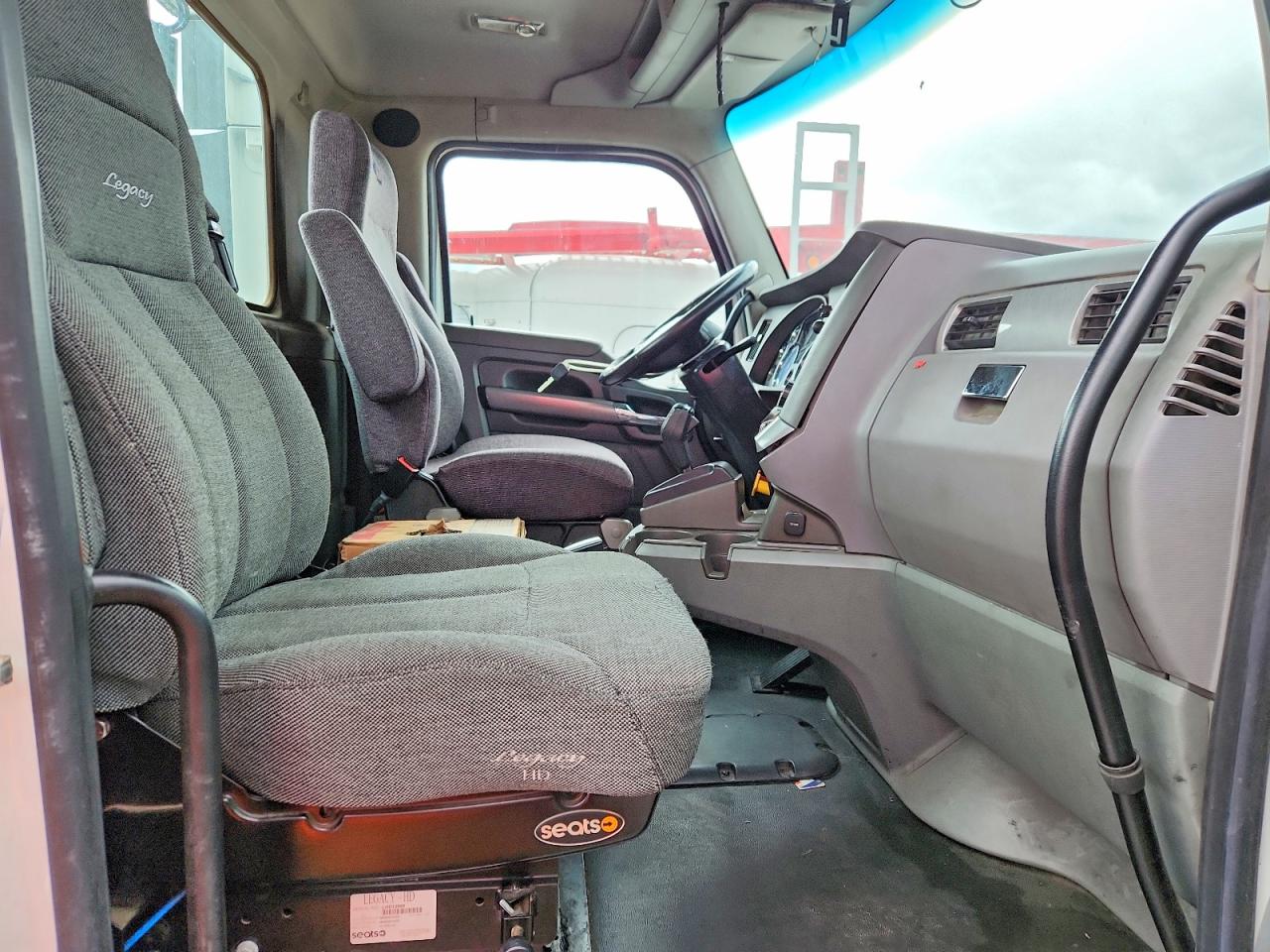 2017 KENWORTH All other VIN 1XKYA48XXHJ160373 photo 5