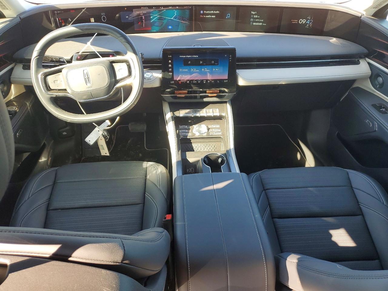 2025 Lincoln Nautilus VIN 5LMPJ8KA7SJ921458 photo 8